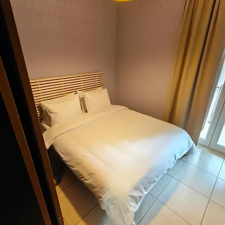 Entire Metro Park 2 Apartment *