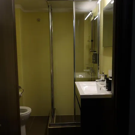 Entire Metro Park 2 Apartment